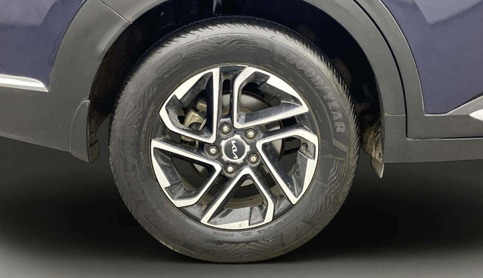 2022 KIA CARENS LUXURY PLUS 1.5 DIESEL AT 7 STR, Diesel, Automatic, 68,534 km, Right Rear Wheel