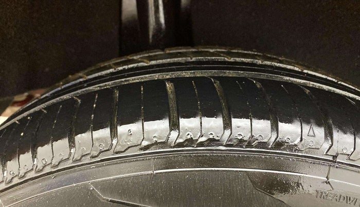 2017 Maruti Baleno DELTA PETROL 1.2, Petrol, Manual, 72,320 km, Right Rear Tyre Tread