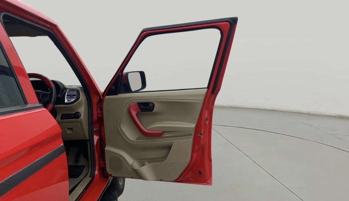 2023 Mahindra BOLERO NEO N 8, Diesel, Manual, 8,903 km, RHS Front Door