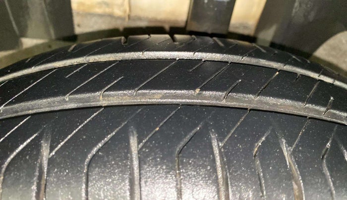 2015 Renault Kwid RXL, Petrol, Manual, 35,494 km, Left Front Tyre Tread