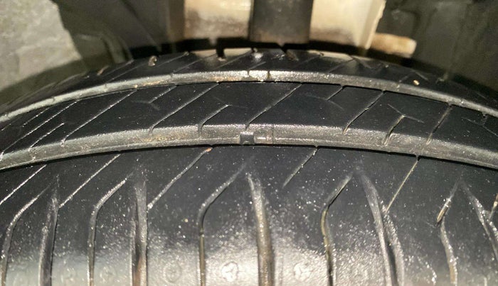 2015 Renault Kwid RXL, Petrol, Manual, 35,494 km, Right Front Tyre Tread