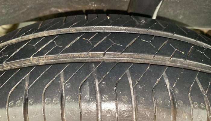 2015 Renault Kwid RXL, Petrol, Manual, 35,494 km, Left Rear Tyre Tread