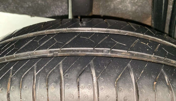 2015 Renault Kwid RXL, Petrol, Manual, 35,494 km, Right Rear Tyre Tread