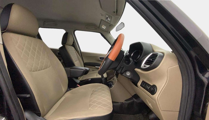 2018 Mahindra TUV300 T10, Diesel, Manual, 66,083 km, Right Side Front Door Cabin