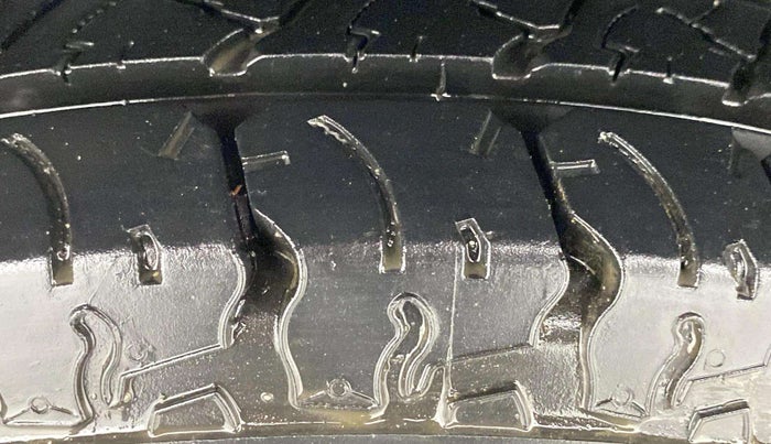 2018 Mahindra TUV300 T10, Diesel, Manual, 66,083 km, Right Rear Tyre Tread