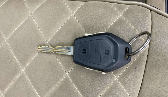 2018 Mahindra TUV300 T10, Diesel, Manual, 66,083 km, Key Close Up