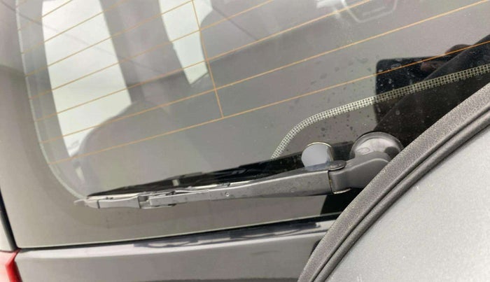 2018 Mahindra TUV300 T10, Diesel, Manual, 66,083 km, Rear Wiper