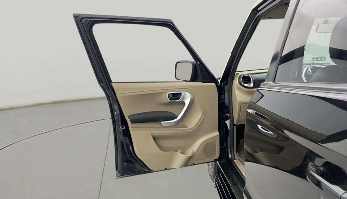 2018 Mahindra TUV300 T10, Diesel, Manual, 66,083 km, LHS Front Door