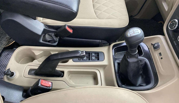 2018 Mahindra TUV300 T10, Diesel, Manual, 66,083 km, Gear Lever