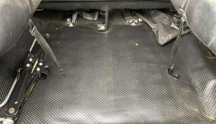 2018 Mahindra TUV300 T10, Diesel, Manual, 66,083 km, Boot Inside