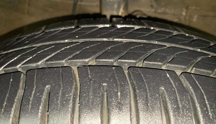 2014 Maruti Ritz VXI, Petrol, Manual, 44,113 km, Right Front Tyre Tread
