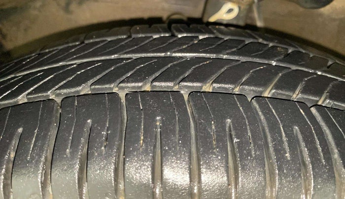 2014 Maruti Ritz VXI, Petrol, Manual, 44,113 km, Left Front Tyre Tread