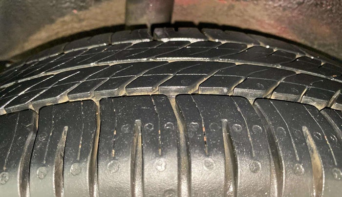 2014 Maruti Ritz VXI, Petrol, Manual, 44,113 km, Right Rear Tyre Tread