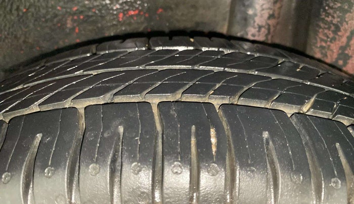 2014 Maruti Ritz VXI, Petrol, Manual, 44,113 km, Left Rear Tyre Tread