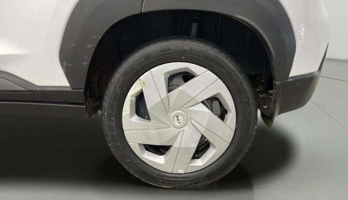 2022 Nissan MAGNITE XE, Petrol, Manual, 27,899 km, Left Rear Wheel