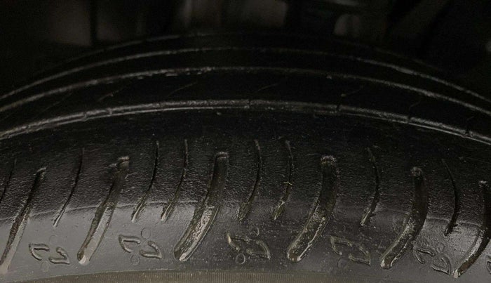2022 Nissan MAGNITE XE, Petrol, Manual, 27,899 km, Left Front Tyre Tread