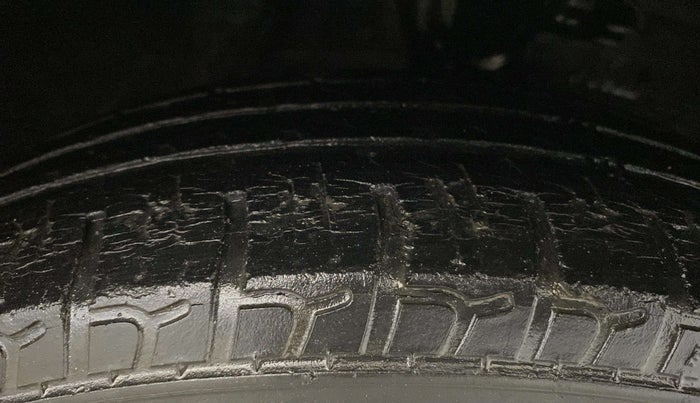 2015 Hyundai i10 SPORTZ 1.1, Petrol, Manual, 39,595 km, Right Front Tyre Tread