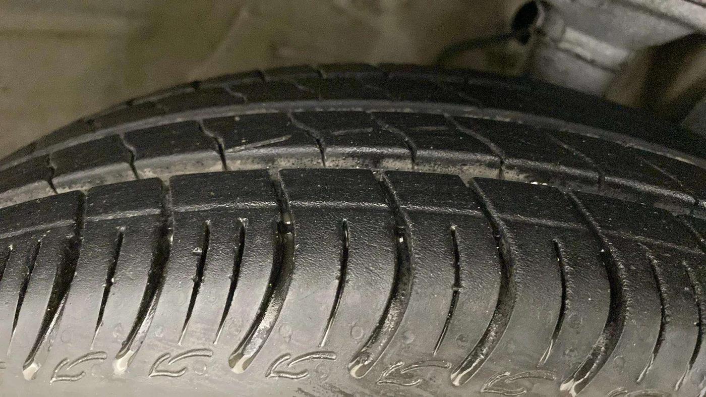 2019 Maruti New Wagon-R VXI (O) 1.2 AMT, Petrol, Automatic, 41,027 km, Right Front Tyre Tread