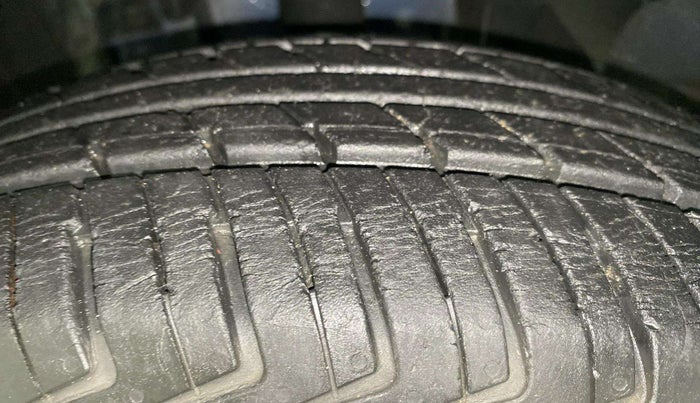 2018 Renault Kwid CLIMBER 1.0 AMT, Petrol, Automatic, 33,003 km, Left Front Tyre Tread