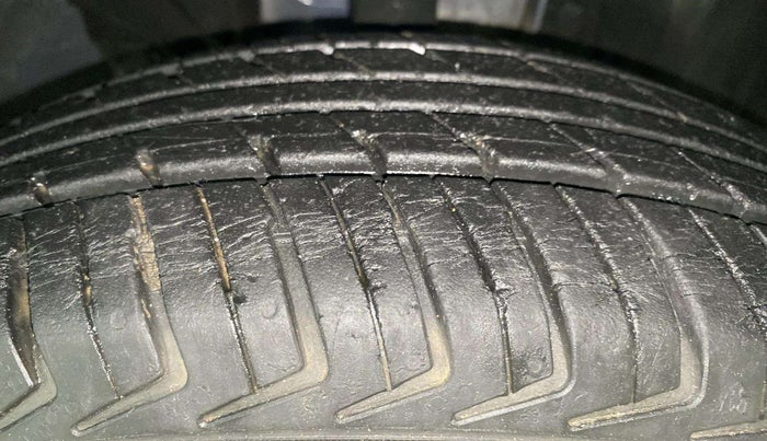 2018 Renault Kwid CLIMBER 1.0 AMT, Petrol, Automatic, 33,003 km, Right Front Tyre Tread
