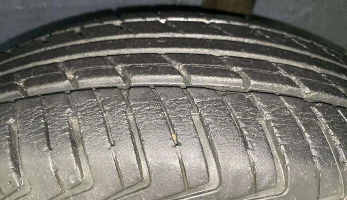 2018 Renault Kwid CLIMBER 1.0 AMT, Petrol, Automatic, 33,003 km, Left Rear Tyre Tread