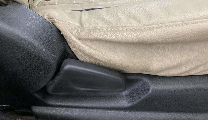 2019 Renault Kwid RXL, Petrol, Manual, 25,069 km, Driver Side Adjustment Panel