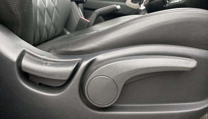 2017 Hyundai Creta SX PLUS 1.6 PETROL, Petrol, Manual, 38,972 km, Driver Side Adjustment Panel