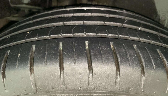 2022 Maruti Ciaz ALPHA  AT 1.5 SHVS PETROL, Petrol, Automatic, 8,222 km, Right Rear Tyre Tread
