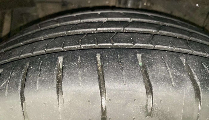 2022 Maruti Ciaz ALPHA  AT 1.5 SHVS PETROL, Petrol, Automatic, 8,222 km, Left Front Tyre Tread