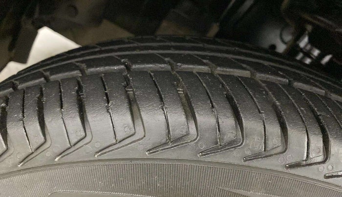 2016 Renault Kwid RXT 0.8, Petrol, Manual, 41,248 km, Left Front Tyre Tread