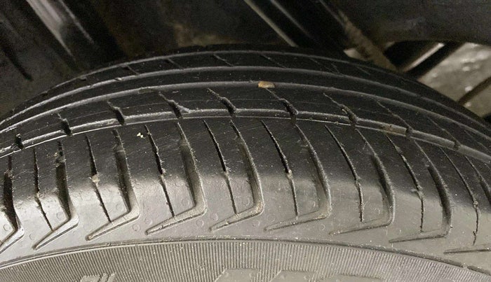 2016 Renault Kwid RXT 0.8, Petrol, Manual, 41,248 km, Right Rear Tyre Tread