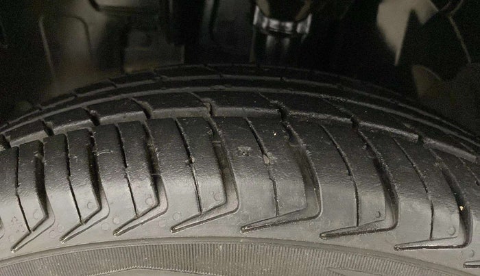 2016 Renault Kwid RXT 0.8, Petrol, Manual, 41,248 km, Right Front Tyre Tread