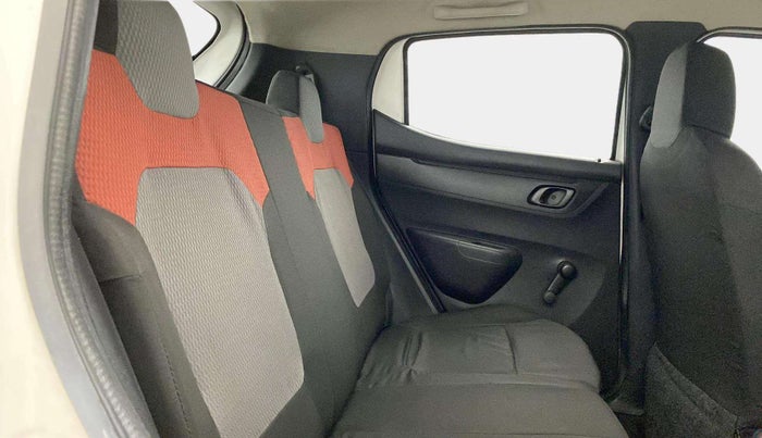 2016 Renault Kwid RXT 0.8, Petrol, Manual, 41,248 km, Right Side Rear Door Cabin