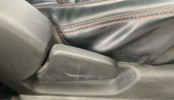 2022 Renault Kwid RXL 1.0 (O), Petrol, Manual, 63,035 km, Driver Side Adjustment Panel