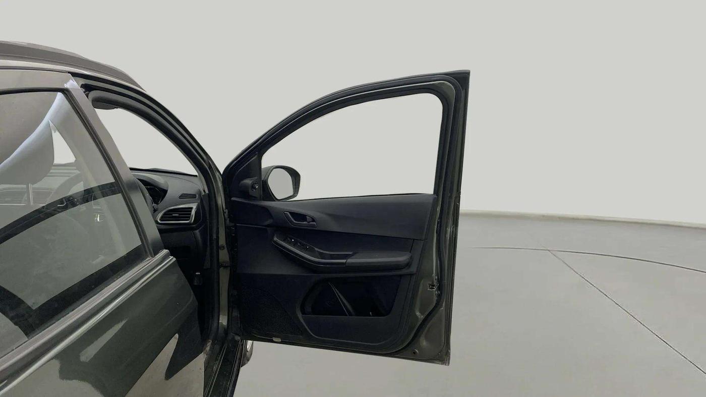 2022 Tata TIAGO NRG XZ AMT, Petrol, Automatic, 44,769 km, RHS Front Door