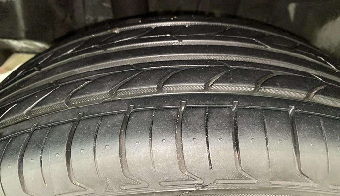 2022 Maruti Swift VXI AMT, Petrol, Automatic, 60,330 km, Right Rear Tyre Tread