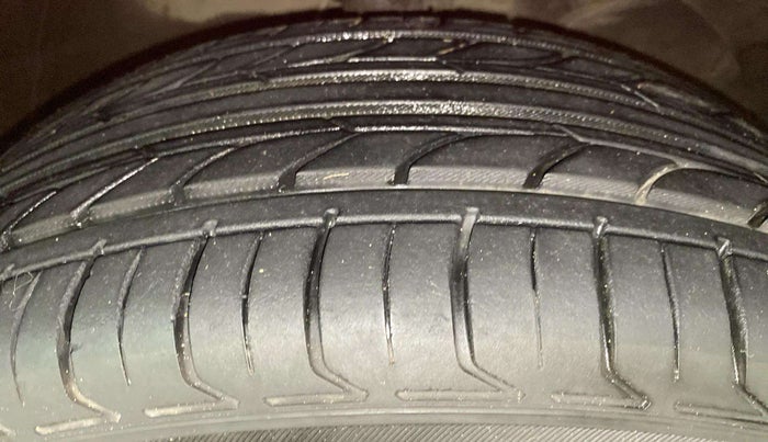 2022 Maruti Swift VXI AMT, Petrol, Automatic, 60,330 km, Right Front Tyre Tread