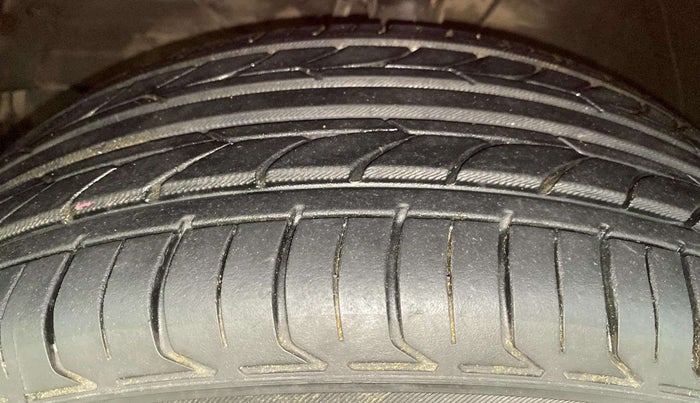 2022 Maruti Swift VXI AMT, Petrol, Automatic, 60,330 km, Left Front Tyre Tread