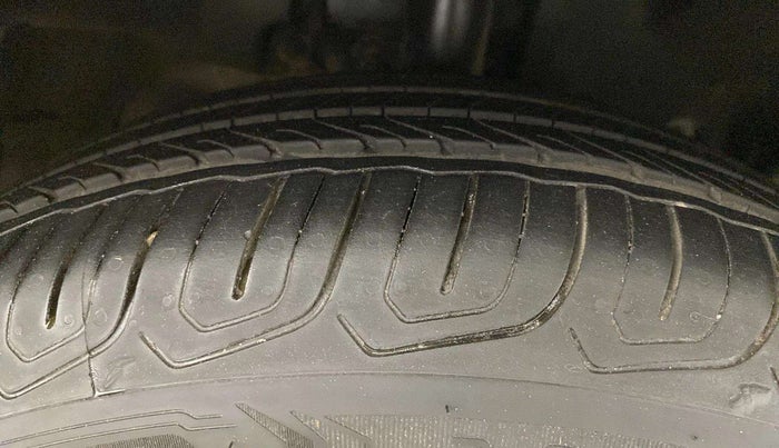 2015 Ford Ecosport TITANIUM 1.5L PETROL AT, Petrol, Automatic, 52,718 km, Right Front Tyre Tread