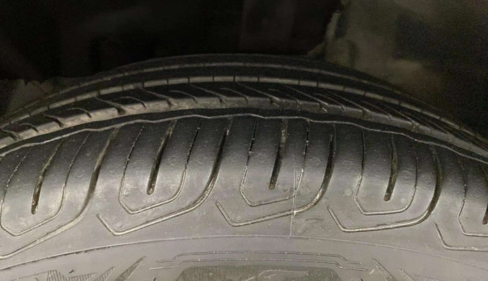 2015 Ford Ecosport TITANIUM 1.5L PETROL AT, Petrol, Automatic, 52,718 km, Left Front Tyre Tread