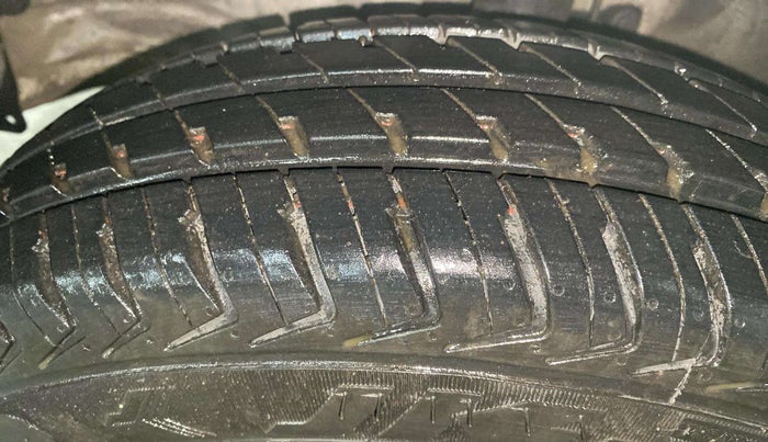 2015 Maruti Wagon R 1.0 LXI CNG, CNG, Manual, 68,827 km, Left Front Tyre Tread