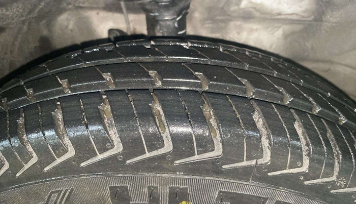 2015 Maruti Wagon R 1.0 LXI CNG, CNG, Manual, 68,827 km, Right Front Tyre Tread