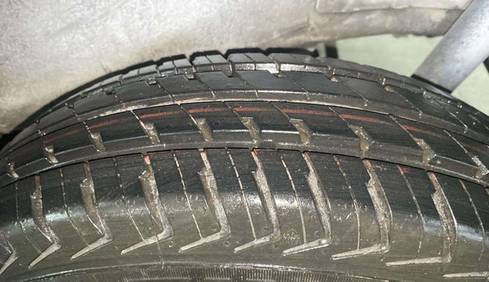 2015 Maruti Wagon R 1.0 LXI CNG, CNG, Manual, 68,827 km, Left Rear Tyre Tread