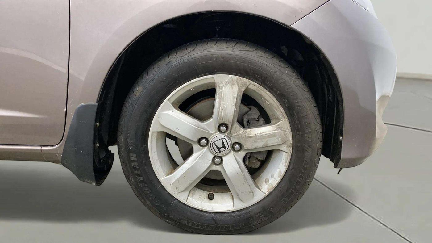 2012 Honda Jazz 1.2 L I-VTEC SELECT, Petrol, Manual, 1,08,222 km, Right Front Wheel
