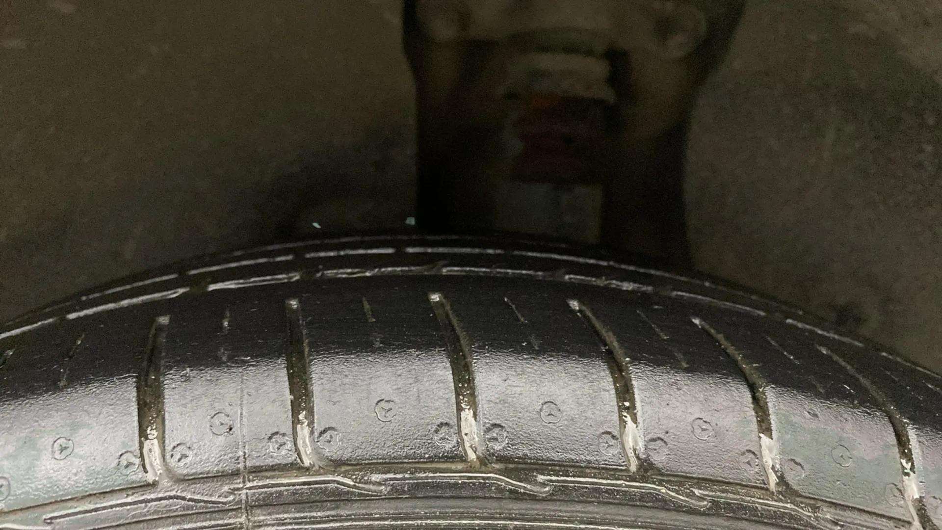 LHS-Rear-Tyre-Tread-21