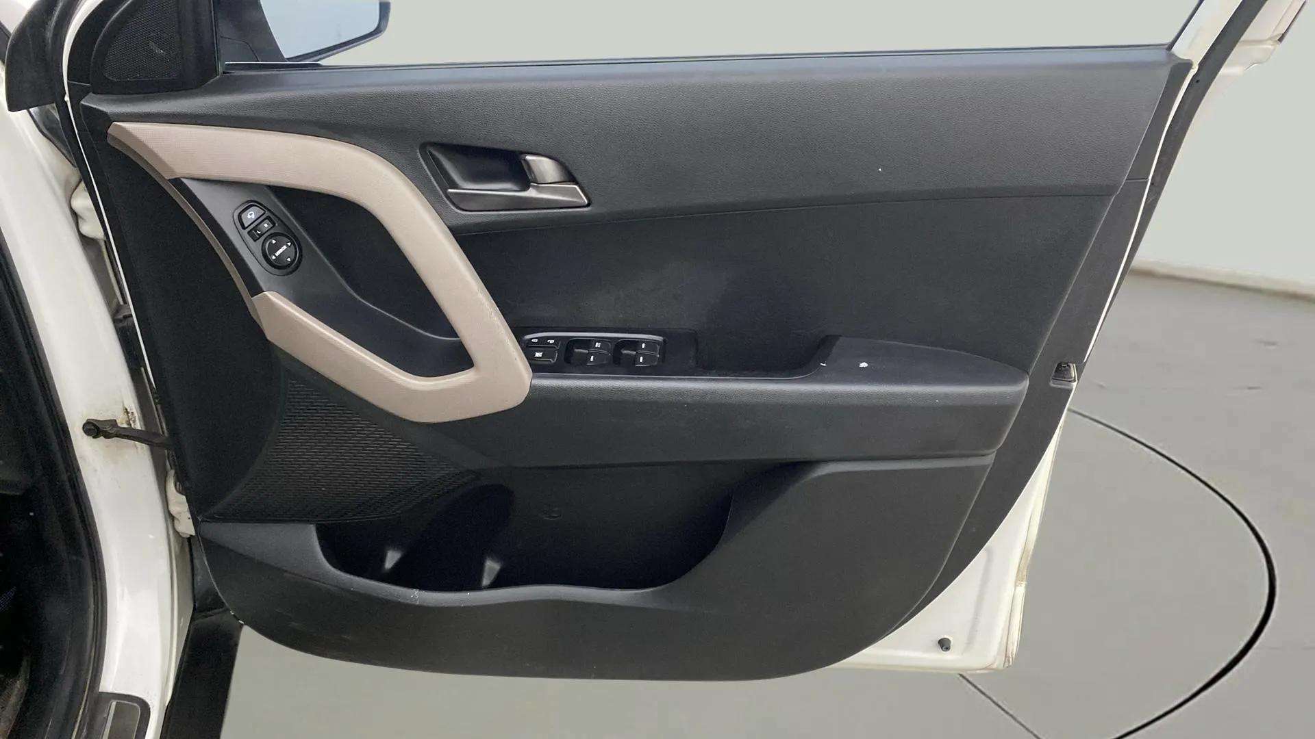 Driver-side-door-panel-control-39