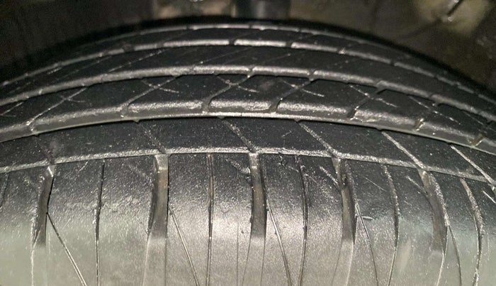 2022 KIA SONET HTX 1.5 AT, Diesel, Automatic, 28,151 km, Left Front Tyre Tread