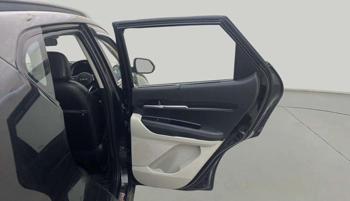 2022 KIA SONET HTX 1.5 AT, Diesel, Automatic, 28,151 km, RHS Rear Door