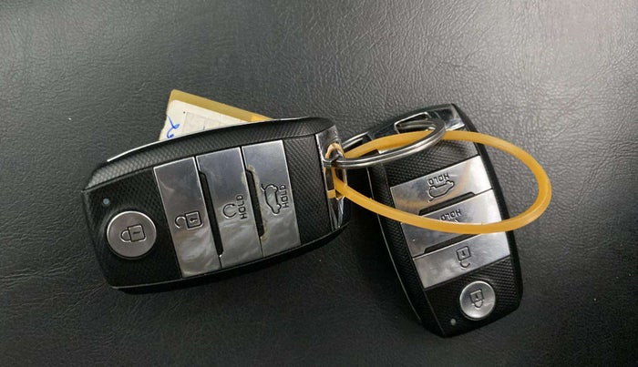2022 KIA SONET HTX 1.5 AT, Diesel, Automatic, 28,151 km, Key Close Up