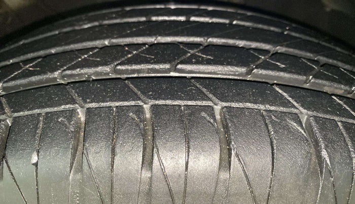 2022 KIA SONET HTX 1.5 AT, Diesel, Automatic, 28,151 km, Right Front Tyre Tread